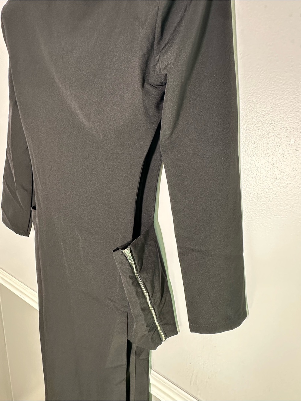 Heiress Beverly Hills
Black Cutout Maxi Dress Medium - Picture 8 of 14